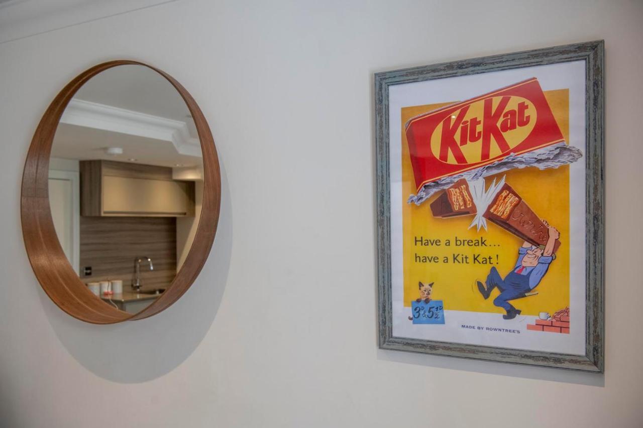 Chocolets - The Kitkat Suite York Exterior photo